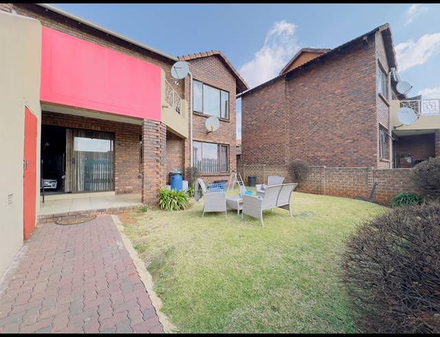 2 BEDROOM TOWNHOUSE FOR SALE IN MONDEOR